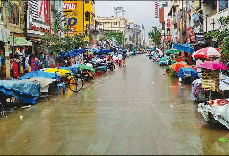 பட்டுக்கோட்டையில் பலத்த மழை: தீபாவளி விற்பனை பாதிப்பு; சாலையோர வியாபாரிகள் அவதி