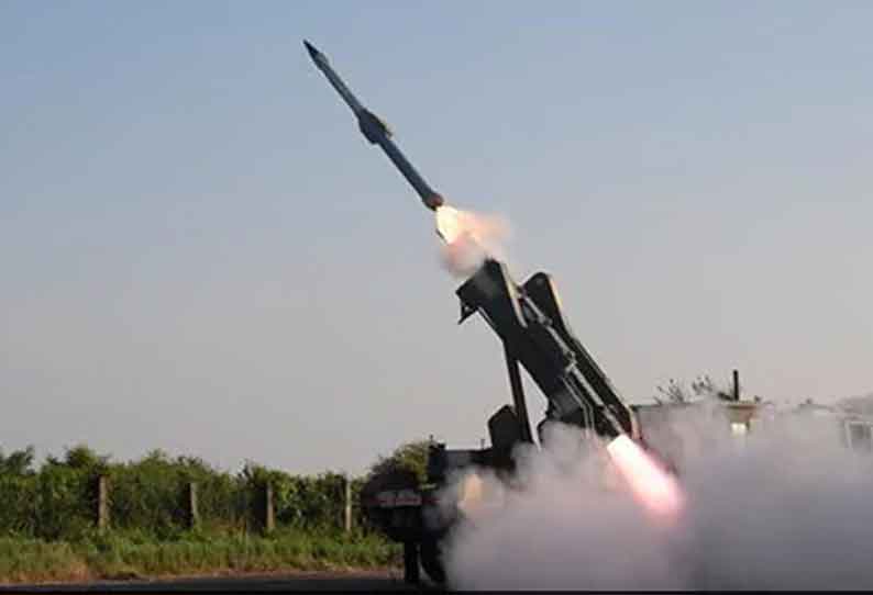 எதிரி விமானங்களை தாக்கி அழிக்கும் இந்திய அதிவிரைவு எதிர்வினை ஏவுகணை பரிசோதனை வெற்றி 202011140722537695_India-Test-Fires-Quick-Reaction-SurfaceToAir-Missile-In_SECVPF