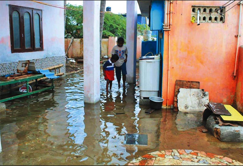 ஆவடி பட்டாபிராம் பகுதிகளில் குடியிருப்புகளில் மழைநீர் புகுந்ததால் பொதுமக்கள் அவதி