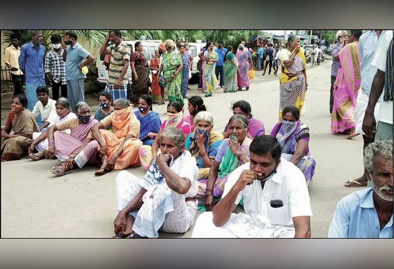 சிங்காரப்பேட்டை அருகே இளம்பெண் தூக்குப்போட்டு தற்கொலை  உறவினர்கள் சாலை மறியல்