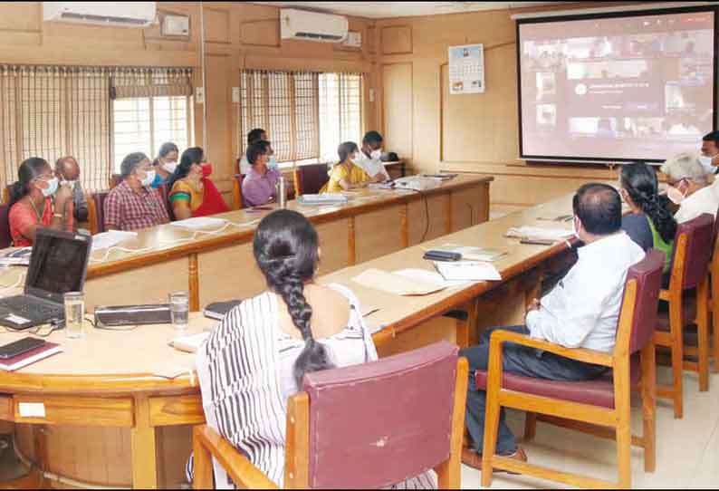 காணொலி காட்சி மூலம் குறைதீர்க்கும் கூட்டம்: குமரி மாவட்டத்தில் குளங்களை தூர்வார வேண்டும் விவசாயிகள் வலியுறுத்தல்