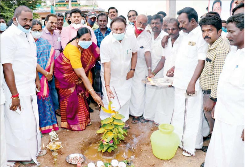 திண்டுக்கல் ஒன்றியத்தில் ரூ.7 கோடியில் வளர்ச்சி திட்டப்பணிகள் அமைச்சர் திண்டுக்கல் சீனிவாசன் அடிக்கல் நாட்டி தொடங்கி வைத்தார்