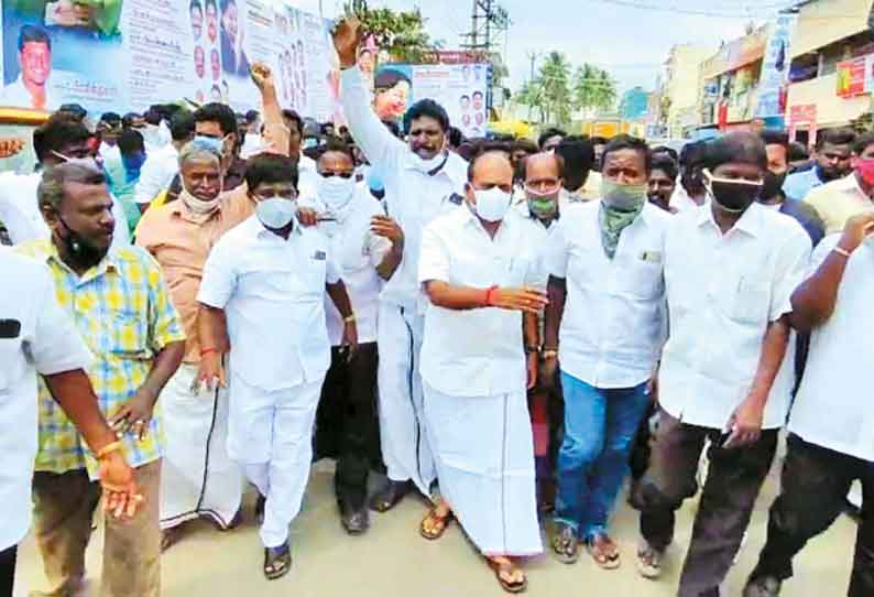 அரசு கட்டிட பூமி பூஜைக்கு அழைப்பு இல்லாததால் எம்.எல்.ஏ. தலைமையில் தி.மு.க.வினர் ஆர்ப்பாட்டம்