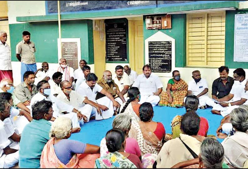 கம்பம், பெரியகுளம் ஒன்றிய ஊராட்சிகளில் தடையை மீறி தி.மு.க.வினர் நடத்திய கிராமசபை கூட்டம்