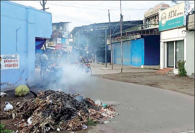 பரமத்திவேலூரில் தனியார் வங்கி ஏ.டி.எம். மையத்தில் அலாரம் ஒலித்ததால் பரபரப்பு