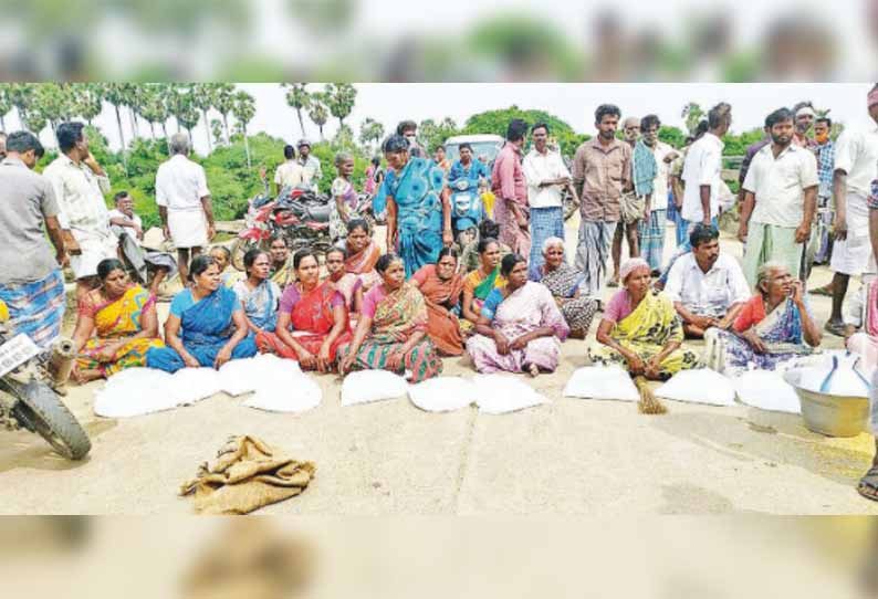 கீழ்வேளூர் அருகே, மோட்டார் சைக்கிளில் கடத்தி வரப்பட்ட சாராய பாக்கெட்டுகள் - பொதுமக்கள் மடக்கி பிடித்தனர்