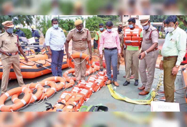 உலக பேரிடர் தினத்தையொட்டி கலெக்டர் அலுவலகத்தில் மீட்பு பணிகள் குறித்த ஒத்திகை நிகழ்ச்சி