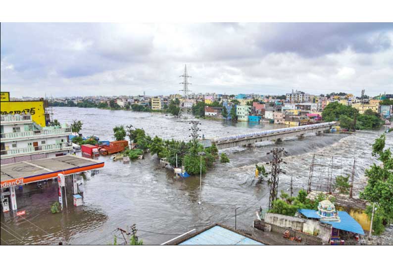 தெலுங்கானா, ஆந்திராவில் கனமழைக்கு 25 பேர் பலி: 2 நாள் விடுமுறை அறிவிப்பு