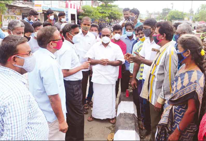 மழைநீரை அகற்றக்கோரி அரியாங்குப்பத்தில் பொதுமக்கள் திடீர் சாலை மறியல் அதிகாரிகள் சமரசம்