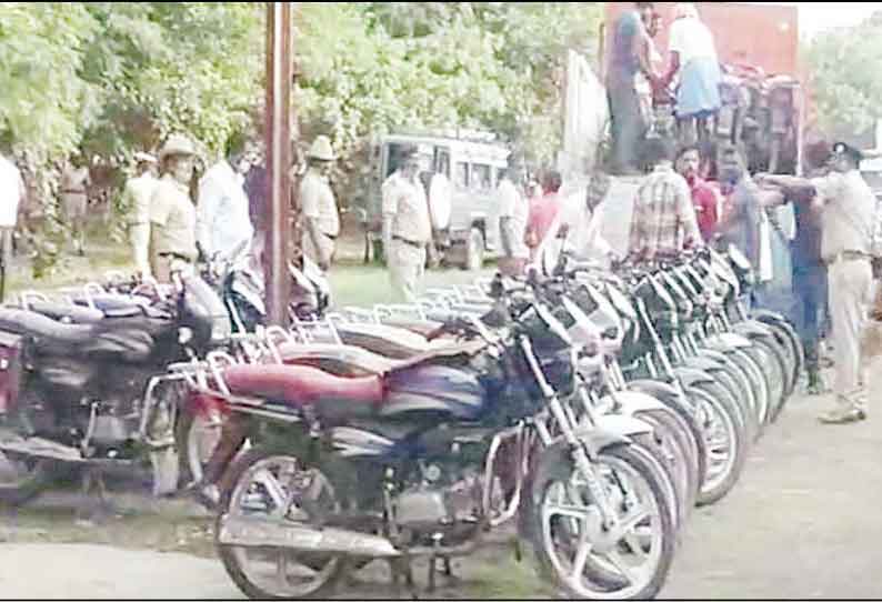 விஜயாப்புராவில் வாகன திருட்டில் ஈடுபட்ட 4 பேர் கைது