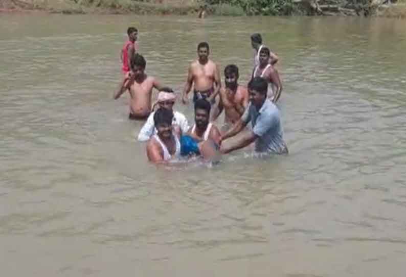 கிழக்கு கோதாவரி ஆற்றின் வெள்ளத்தில் மூழ்கி 6 சிறுவர்கள் பலி