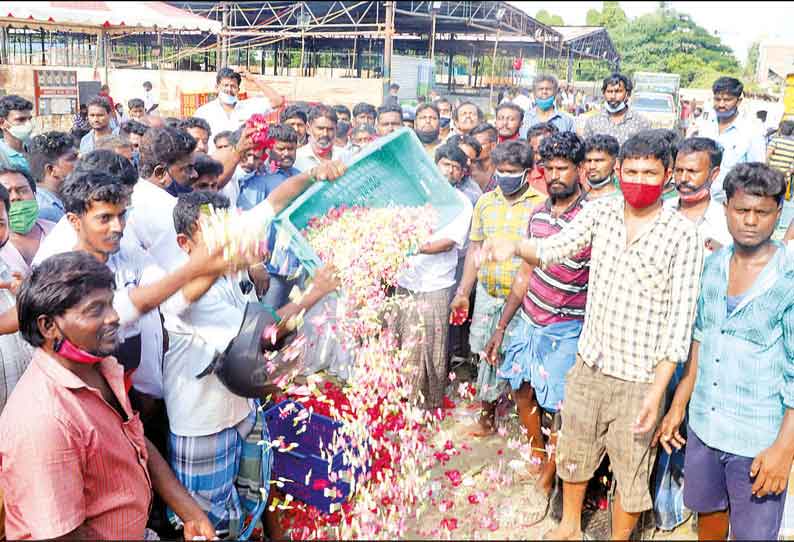 கடைகளுக்கு கூடுதல் கட்டணம் வசூலிப்பதாக புகார்: வானகரம் பூ மார்க்கெட்டில் வியாபாரிகள் ஆர்ப்பாட்டம்