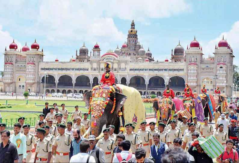 மைசூரு தசரா விழா கொண்டாட எடியூரப்பா தலைமையில் உயர்மட்ட குழு கர்நாடக அரசு உத்தரவு