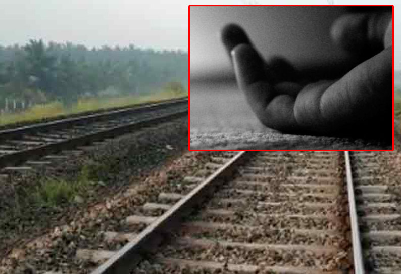 In Tirupur Hit on the train Student killed || திருப்பூரில் பரிதாபம்:  ரெயிலில் அடிபட்டு மாணவன் பலி