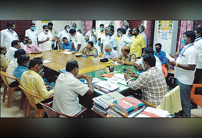 நெடிமோழியனூரில் ரெயில்வே சுரங்கப்பாதை அமைக்கும் பணியை தள்ளிவைக்க வேண்டும் - அமைதி குழு கூட்டத்தில் கிராம மக்கள் வலியுறுத்தல்