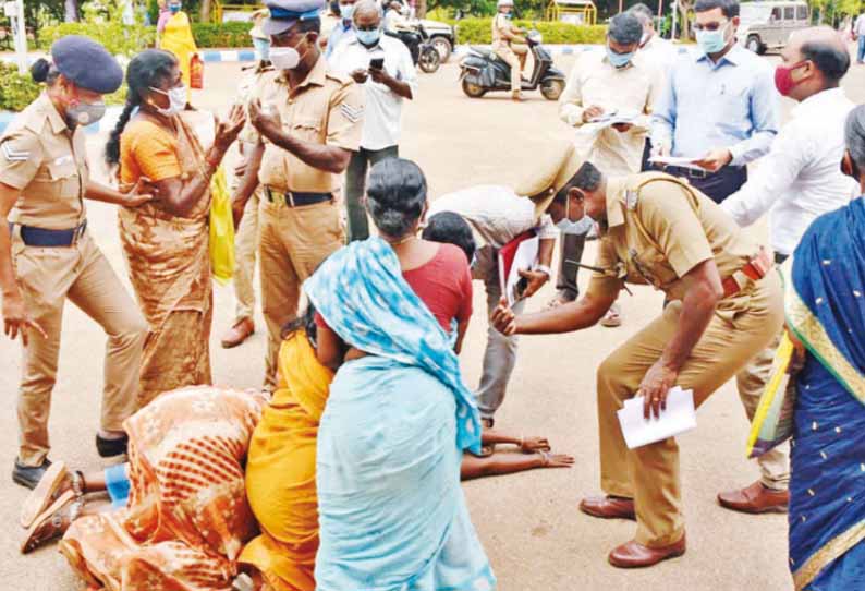 வீட்டு மனைப்பட்டா வழங்கக்கோரி கலெக்டரின் காலில் விழுந்து பெண்கள் கண்ணீர் - தஞ்சை கலெக்டர் அலுவலகத்தில் பரபரப்பு