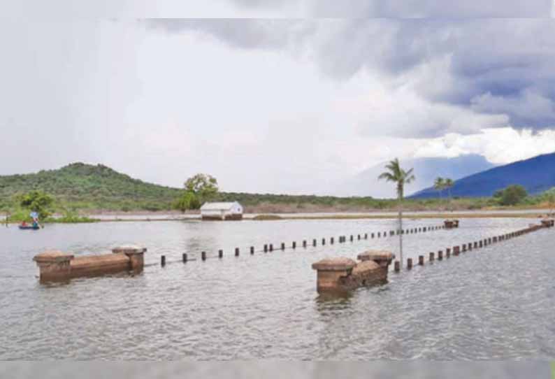 பவானிசாகர் அணை நீர்மட்டம் உயர்ந்ததால் தண்ணீரில் மூழ்கிய காந்தையாறு பாலம் வெளியே தெரிந்தது - உயர்மட்ட பாலம் கட்ட கிராம மக்கள் கோரிக்கை