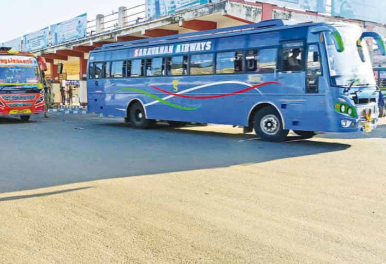 கொரோனா ஊரடங்கு காரணமாக நிறுத்தப்பட்ட தனியார் பஸ்கள் மீண்டும் இயங்க தொடங்கின