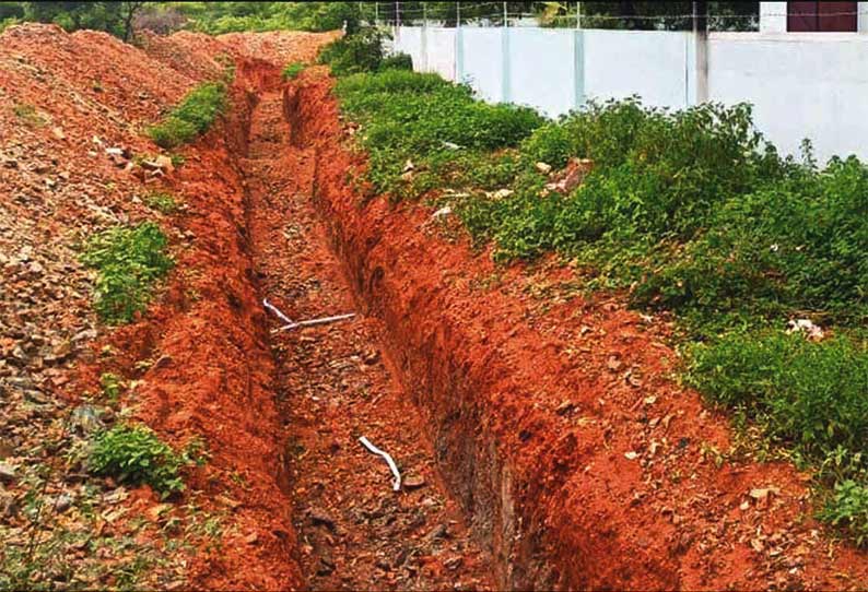 பவானிசாகர் பொதுப்பணித்துறை அலுவலகத்தை சுற்றி அகழி யானை புகுவதை தடுக்க வனத்துறையினர் நடவடிக்கை