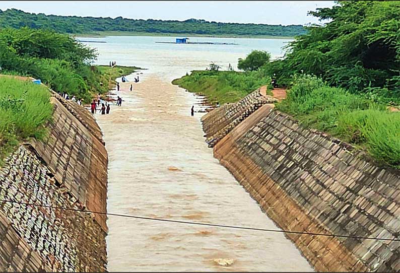 கண்டலேறு அணையிலிருந்து திறக்கப்பட்ட கிருஷ்ணா நதிநீர் பூண்டி வந்தடைந்தது வினாடிக்கு 100 கனஅடியாக வருகிறது