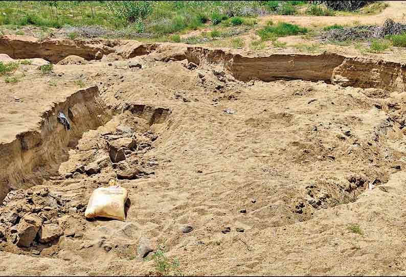 மானாமதுரை அருகே மணல் திருட்டு: நிலத்தடி நீர்மட்டம் குறைவதால் விவசாயம் பாதிப்பு