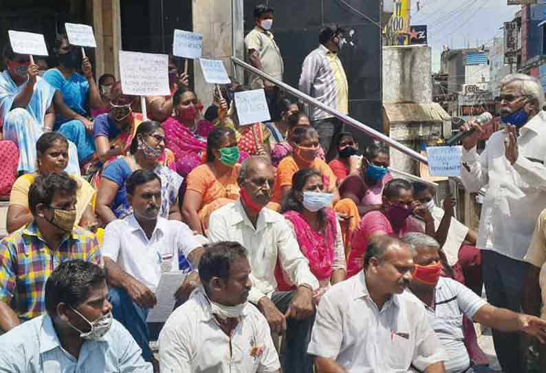 நிலுவை சம்பளம் வழங்கக்கோரி அமுதசுரபி ஊழியர்கள் 2-வது நாளாக ஆர்ப்பாட்டம்