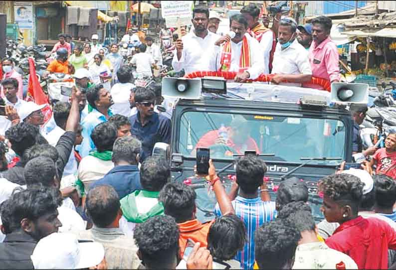 நோட்டு, சீட்டு பேரம் இல்லாமல் தனித்து நிற்கிறோம் நாம் தமிழர் வேட்பாளர்களை கைவிட்டு விடாதீர்கள் சீமான் உருக்கமாக வாக்கு சேகரிப்பு