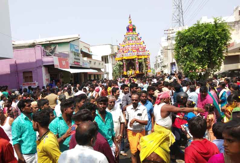 இளம்பிள்ளையில் மாரியம்மன்-காளியம்மன் கோவில் தேரோட்டம்