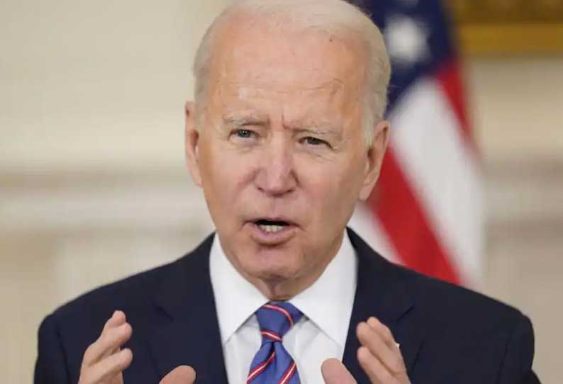 அமெரிக்க நாடாளுமன்றம்  கேபிடல் கட்டிடத்தின் மீது தாக்குதல் பாதுகாப்பு அதிகாரி உயிரிழப்பு- ஜோ பிடன் அதிர்ச்சி