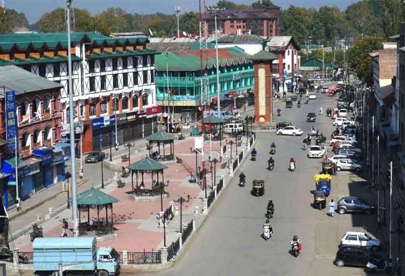 கொரோனா பரவல் காரணமாக காஷ்மீரில் இன்று முதல் பள்ளிகள் மூடல்