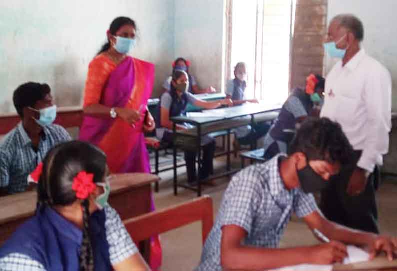 கவரை, நெகனூர்   அரசு பள்ளிகளில் முதன்மை கல்வி அதிகாரி ஆய்வு
