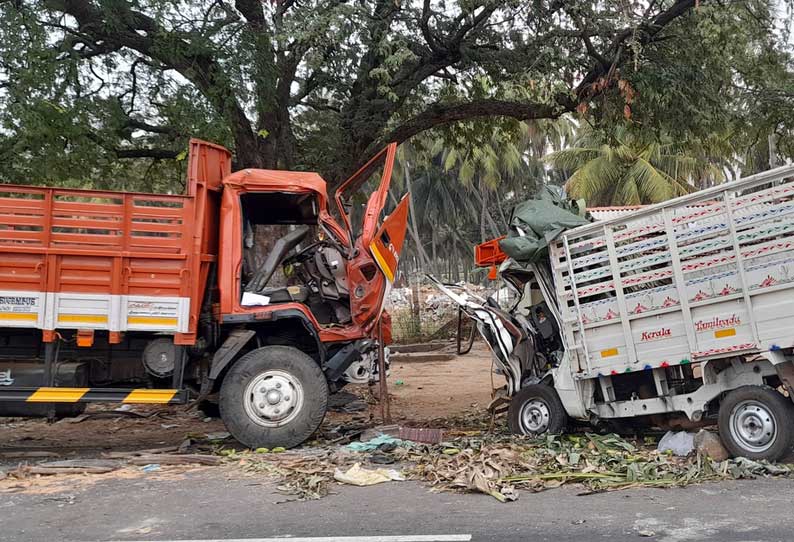 தாராபுரம் அருகே வேனும், சரக்கு வாகனமும் மோதிக்கொண்ட விபத்தில்  வேன் டிரைவர் உயிரிழந்தார்.