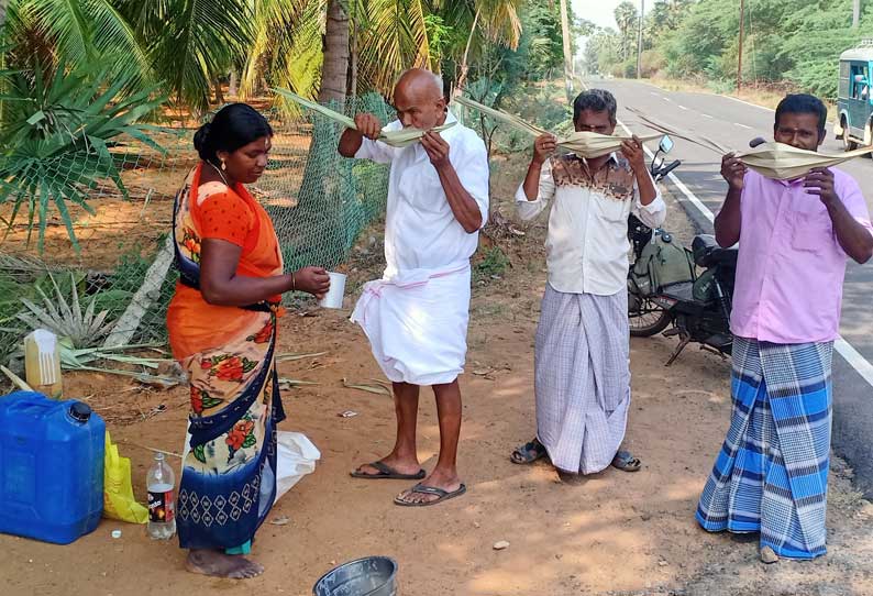 கோடைவெயில் கொளுத்துகிறது உடன்குடியில் பதநீர் விற்பனை படுஜோர்