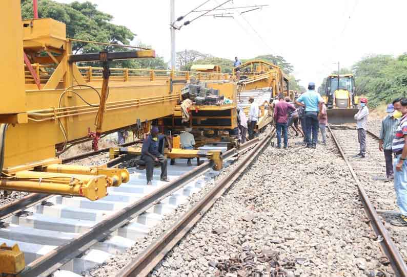 நவீன எந்திரம் மூலம் ரெயில் தண்டவாளம் மாற்றியமைப்பு