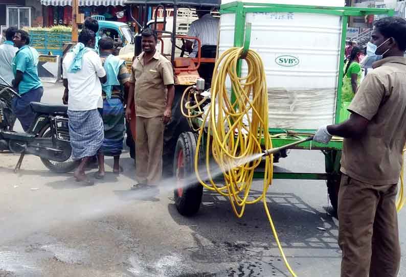 காங்கேயம்பஸ் நிலையத்தில் கிருமி நாசினி தெளிப்பு