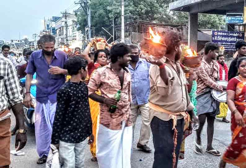 சமயபுரம் மாரியம்மன் கோவிலில் அமாவாசையை முன்னிட்டு அலைமோதிய பக்தர்கள் கூட்டம் நேர்த்திக்கடன் செலுத்தி வழிபாடு