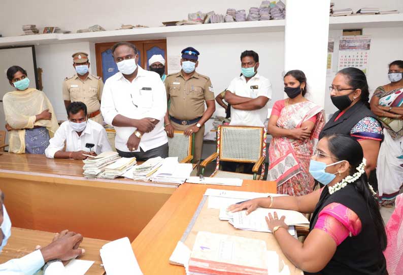 வாழப்பாடியில் மக்கள் நீதிமன்றம்:  154 வழக்குகளுக்கு சமரச தீர்வு