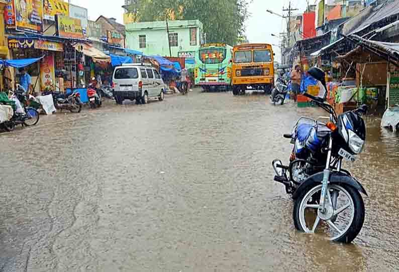 சாரல் மழையால் பட்டாசு உற்பத்தி  பாதிப்பு