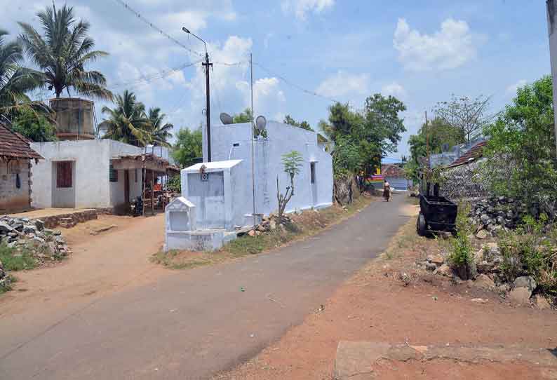 ஆனைமலை அருகே தனித்தீவாக மாறிய கிராமம்