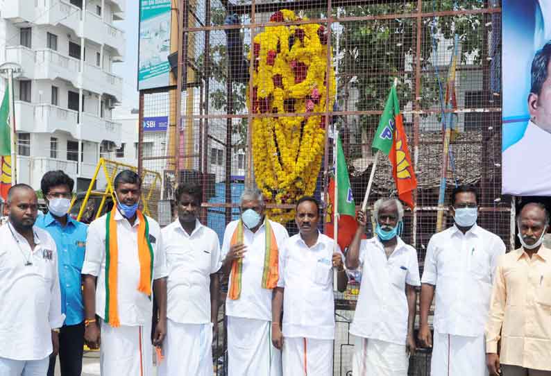 அம்பேத்கர் பிறந்தநாள் விழா- அரசியல் கட்சியினர் மரியாதை