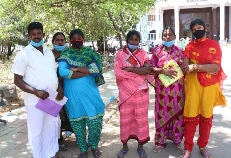 மங்களூரு அருகே படகு விபத்து; மாயமான மணப்பாடு மீனவரை மீட்கக்கோரி உறவினர்கள் கலெக்டரிடம் மனு