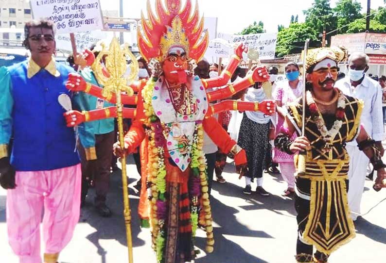 கலைநிகழ்ச்சிகளுக்கு அனுமதி வழங்கக்கோரி சப்-கலெக்டர் அலுவலகத்தில் நாடக கலைஞர்கள் மனு