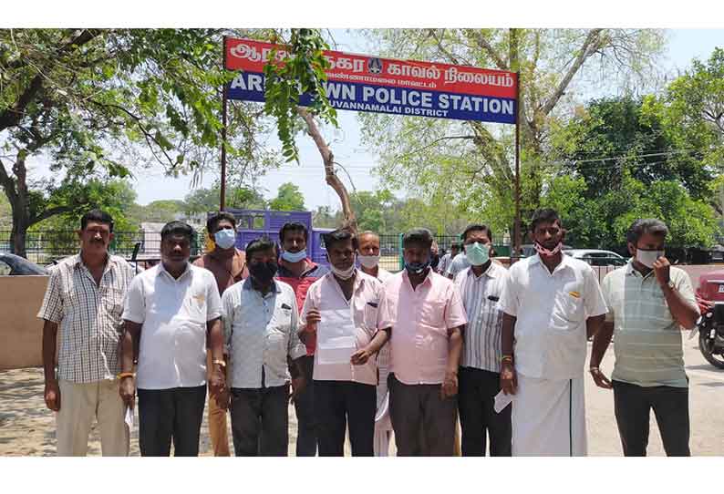 யோகிபாபு நடித்த மண்டேலா படத்தை தடை செய்ய வேண்டும். முடிதிருத்துவோர் நலச் சங்கத்தினர் மனு.