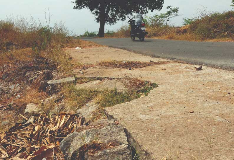 குடிமங்கலம் அருகே பழுதான தரைப்பாலத்தை சீரமைக்க வேண்டும் என பொதுமக்கள் கோரிக்கை விடுத்து உள்ளனர்