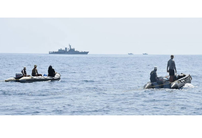 படகு மீது கப்பல் மோதி கடலில் மூழ்கி மாயமானவர்களில் 3 மீனவர்கள் பிணமாக மீட்பு