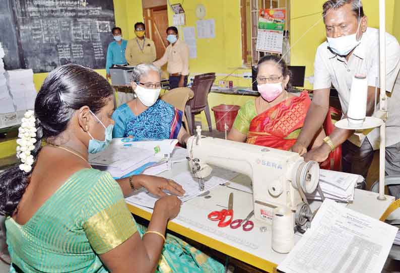 பிளஸ்2 தேர்வுக்கான வினாத்தாள் பிரித்து அனுப்பி வைப்பு