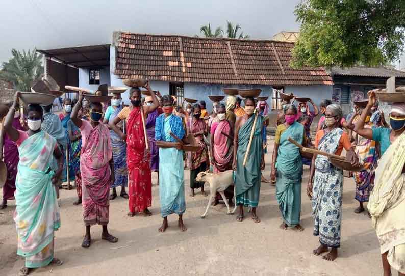 சங்கரன்கோவில் அருகே 100 நாள் வேலை திட்ட தொழிலாளர்கள் திடீர் போராட்டம்