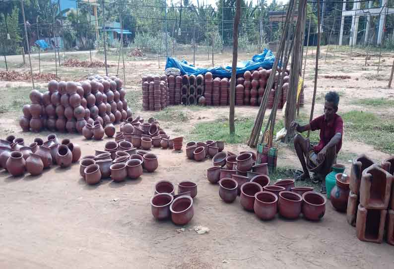 ஊரடங்கால் மந்தமாக நடைபெற்ற மண்பானை விற்பனை