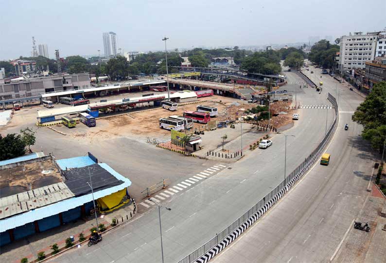 கொரோனா பரவலை தடுக்க முழு ஊரடங்கு அமல்; கர்நாடகத்தில் மக்கள் வீட்டுக்குள்ளேயே முடங்கினர்