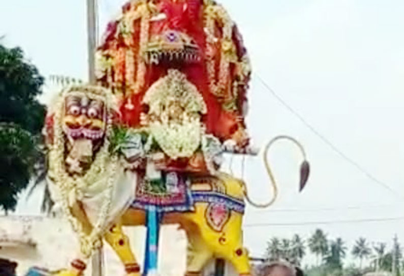 முத்துமாரியம்மன் கோவிலில் பொங்கல், மாவிளக்கு பூஜை